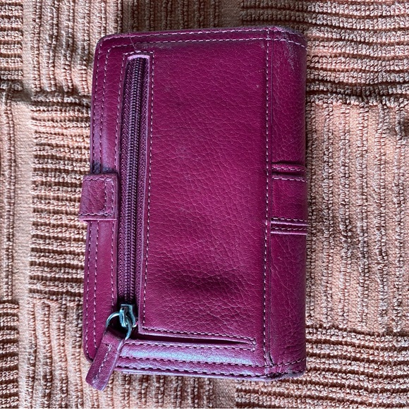 Fossil Pink Wallet - Picture 2 of 3